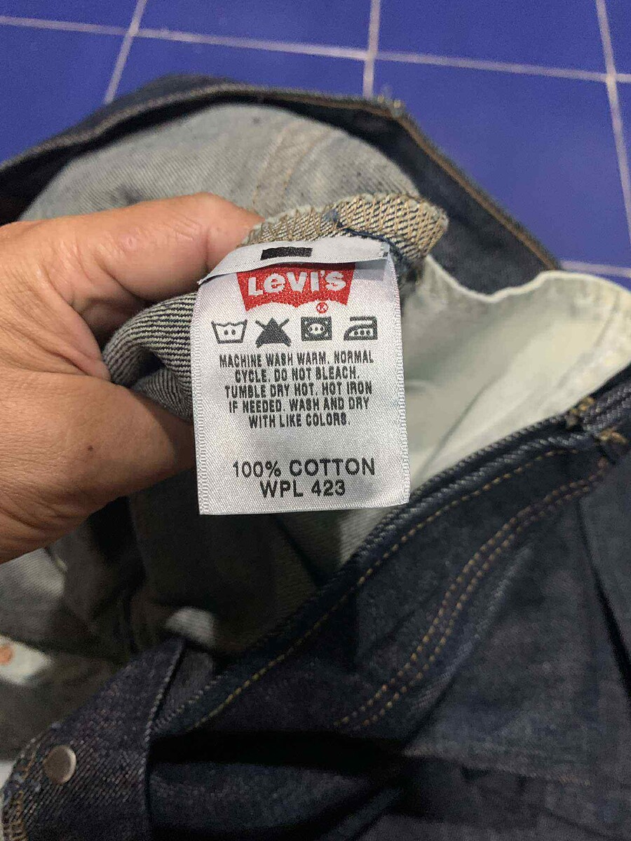 Levi's 501 Made in MEXICO 
ป้าย. 33x30 วัดจริง. เอว. 33"
*สภาพยังไม่ได้ใช้งาน*
ขอขาย1890พร้อมส่ง
