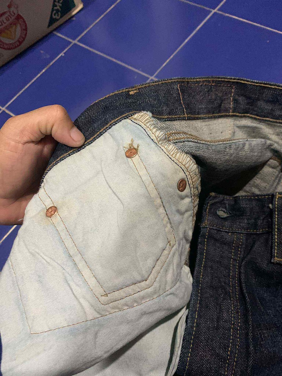 Levi's 501 Made in MEXICO 
ป้าย. 33x30 วัดจริง. เอว. 33"
*สภาพยังไม่ได้ใช้งาน*
ขอขาย1890พร้อมส่ง
