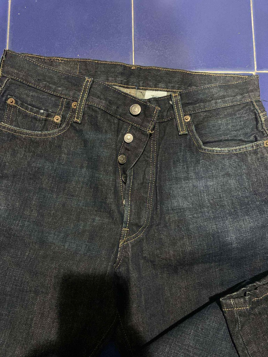 Levi's 501 Made in MEXICO 
ป้าย. 33x30 วัดจริง. เอว. 33"
*สภาพยังไม่ได้ใช้งาน*
ขอขาย1890พร้อมส่ง

