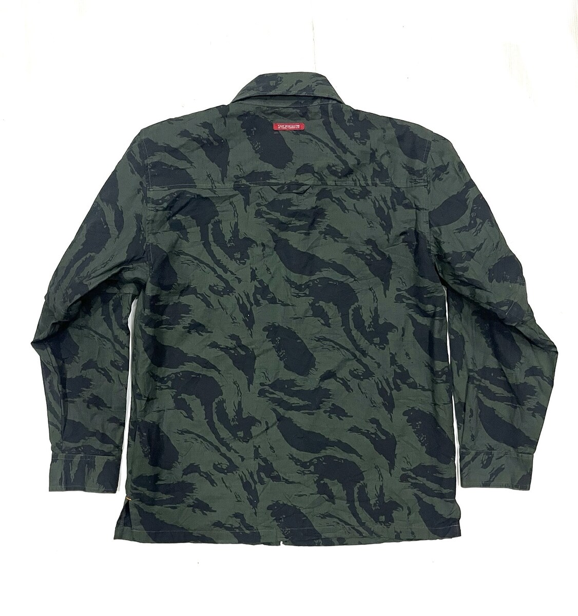เสื้อถอดเป็นแขนสั้นได้ สวยๆเลยครับ