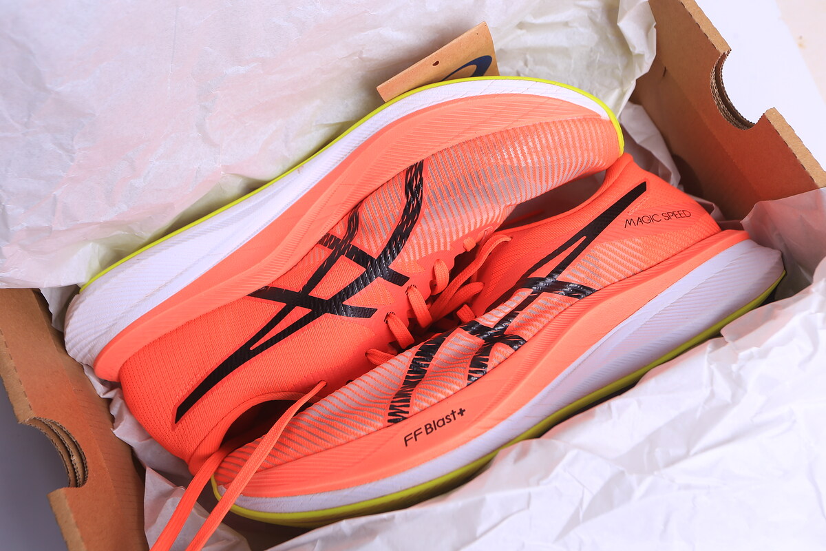 ASICS MAGIC SPEED 3 | Men | SUNRISE RED| Men Running Shoes Size 9 US / Wide (หน้าเท้ากว้าง) สินค้าพร