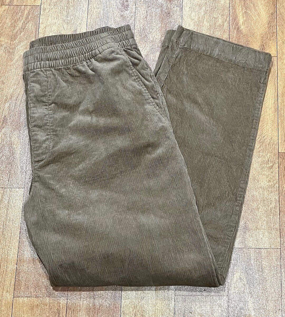 กางเกงลูกฟูก Uniqlo Corduroy Relaxed Ankle Pants