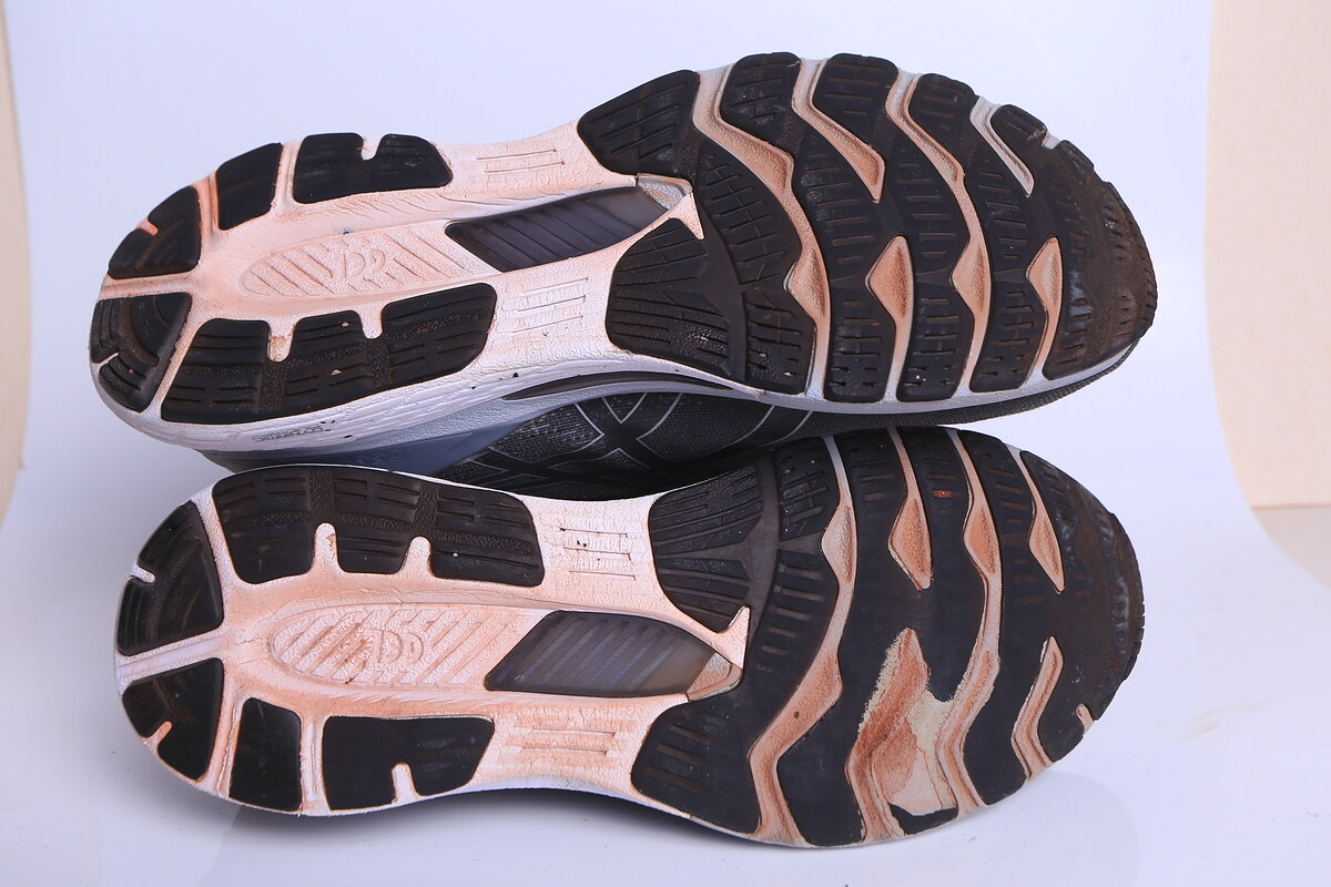 รองเท้าวิ่ง Mens' ASICS Gel-Kayano 28 Wide Size 8.5 EUR 42 (หน้าเท้ากว้าง)

รองเท้าวิ่งถนน (หน้าเท
