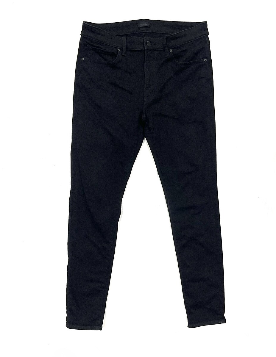 ~ € ~  กางเกง UNIQLO ULTRA STRETCH (30-32)    300.- 