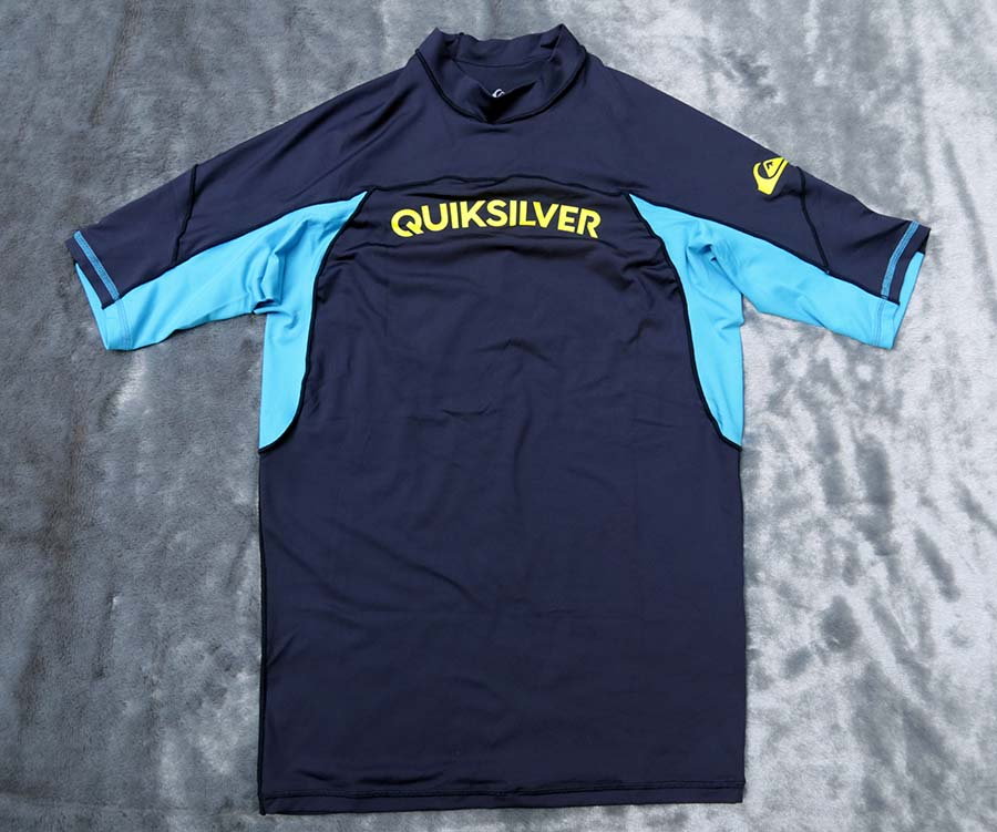 QUIKSILVER /XL (40) เสื้อยืดกีฬาทางน้ำแขนสั้นสีสวยใหม่แท้ ราคารวมส่ง Flash