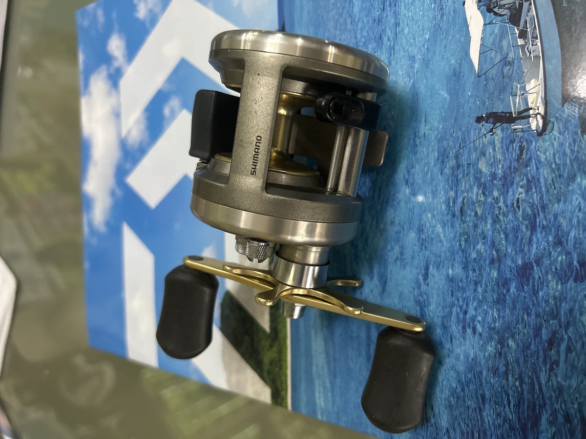 Shimano Cardiff200A ขวา 