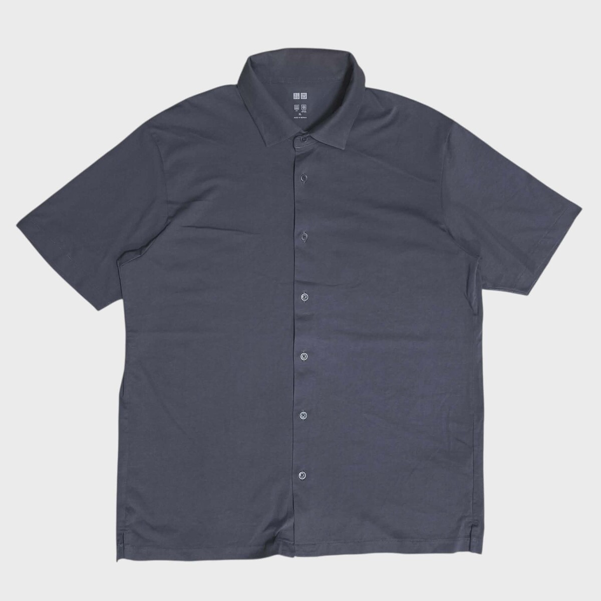 Uniqlo AIRism ผ้านิ่มเทาเข้มสวยใหม่มากไม่มีตำหนิ อก46นิ้ว