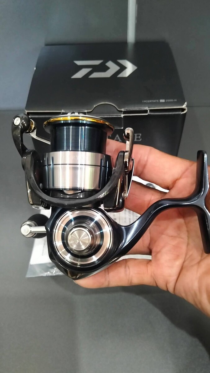 DAIWA CERTATE LT2500 ส่งฟรี EMS