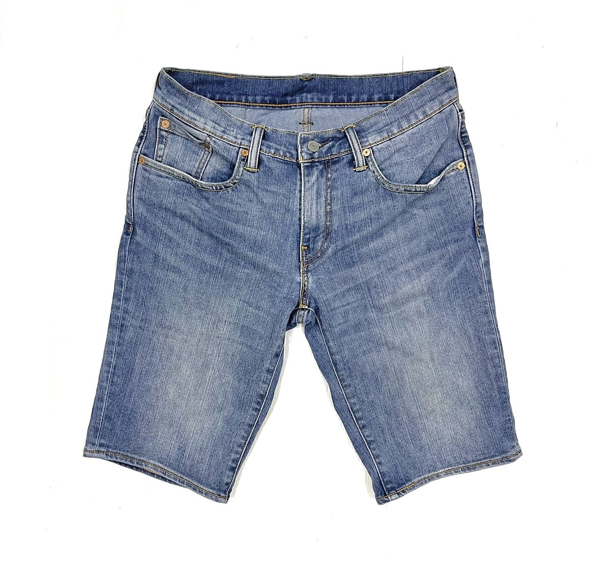 ~ € ~ กางเกงยีนส์ขาสั้น Levi’s 502 (32) 250.-