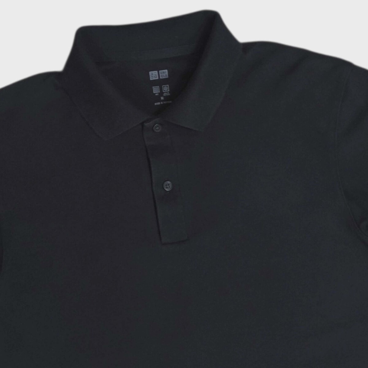 Uniqlo AIRism สีดำเข้ม สวยใหม่มากไม่มีตำหนิ กระดุมสำรองให้ 1 เม็ด อก : 40นิ้ว