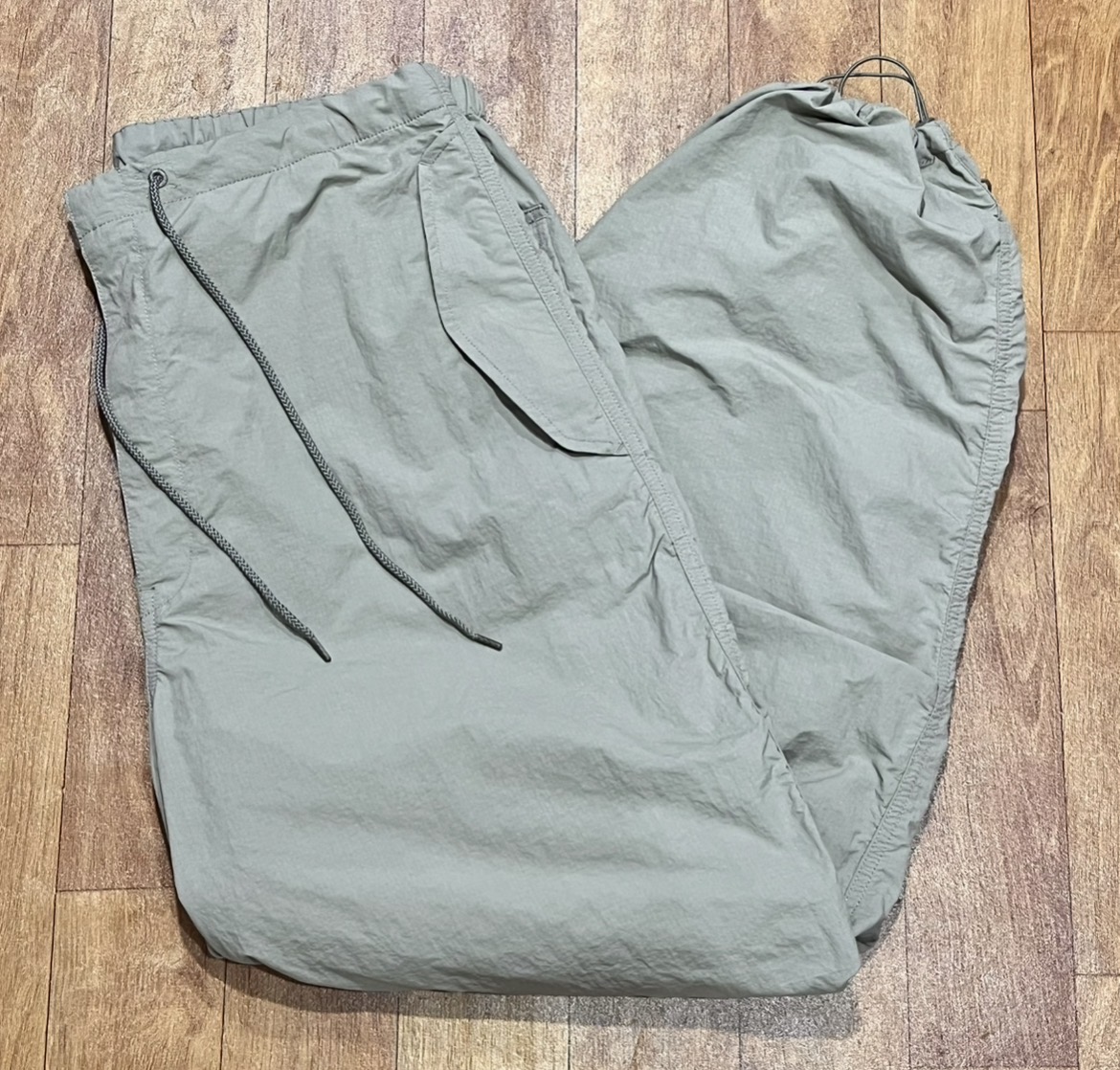 กางเกง GU Parachute Pants