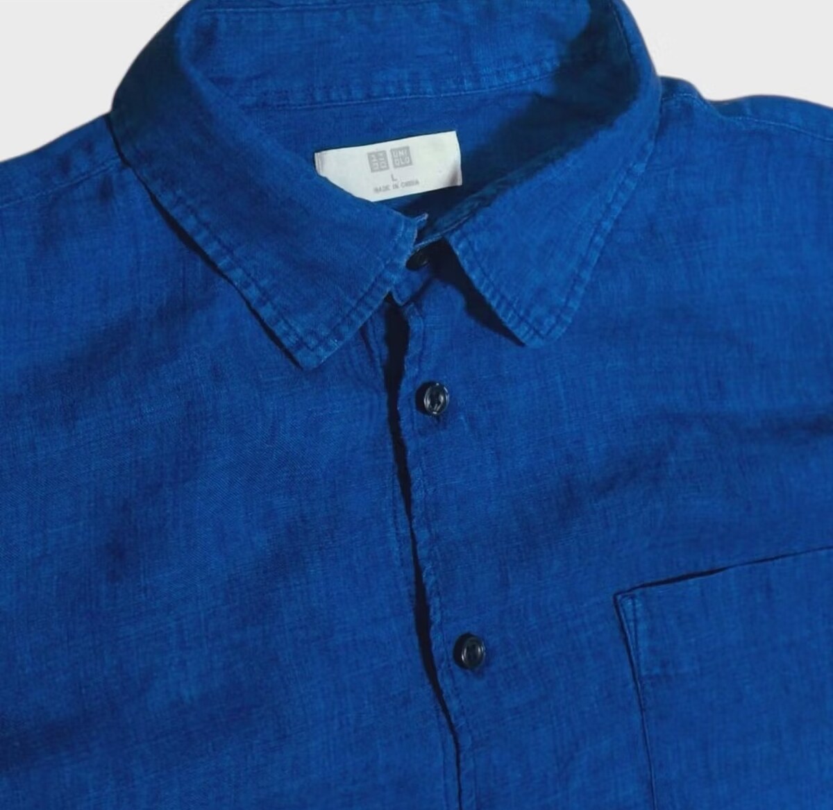 เสื้อเชิ้ต ผ้าลินิน uniqlo กระดุมสำรอง 2เม็ด อก42 นิ้ว