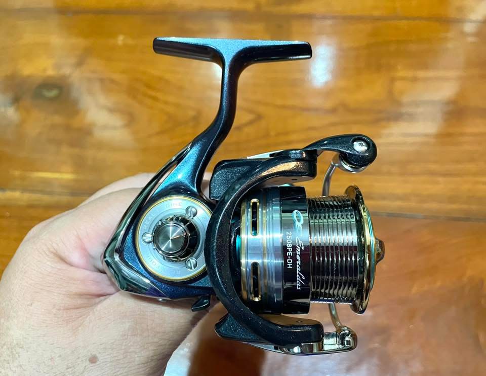 ขายรอก Daiwa Emeraldas Air 2508PE-DH