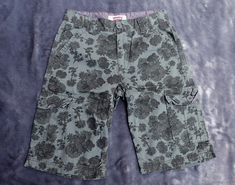 levi's cargo short /w.28/30 กางเกงเด็กโต 6 กระเป๋าขาสั้นสวยใหม่ตัดป้ายหลุดโรงงาน