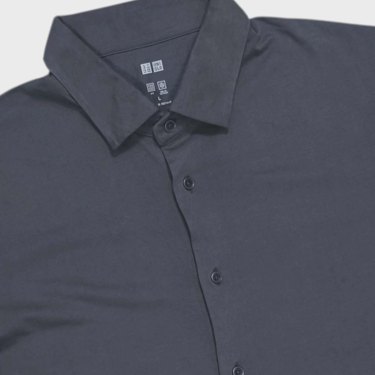 Uniqlo AIRism ทรงเสื้อเชิ้ตเทาเข้มสวยใหม่มากไม่มีตำหนิ อก44นิ้ว