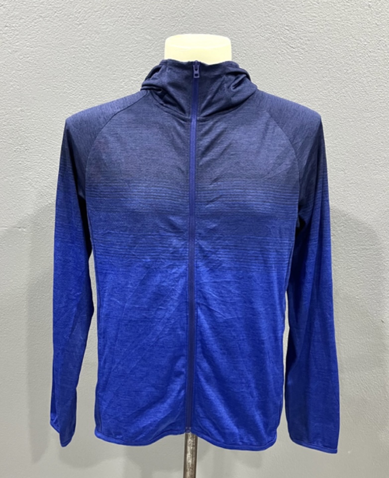 ~ € ~ เสื้อฮู้ด UNIQLO DRY-EX         180.-