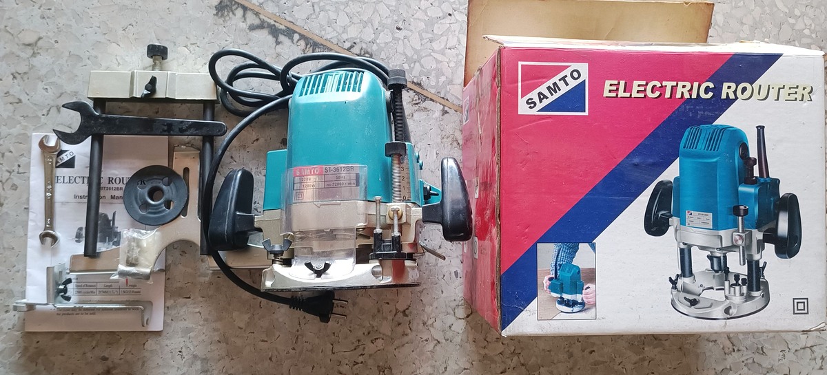 เครื่องเซาะร่อง ROUNTER    SAMTO  (ST3612BR)  1200 W  (ของใหม่) อุปกรณ์ครบ  (น้ำหนัก 7 กก.)

ขาย  