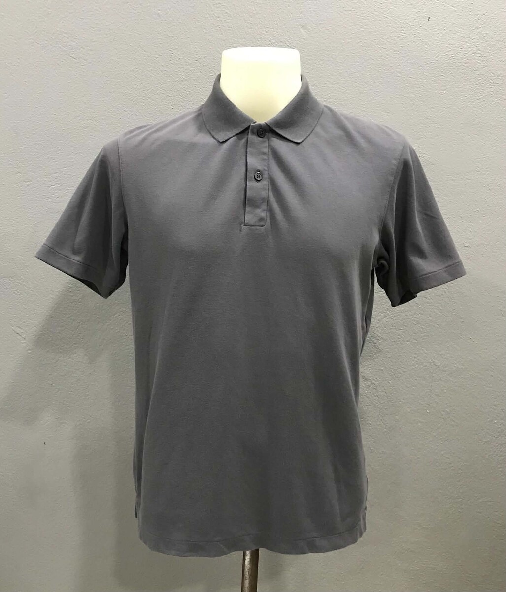 ~ € ~ เสื้อ UNIQLO          180.-
