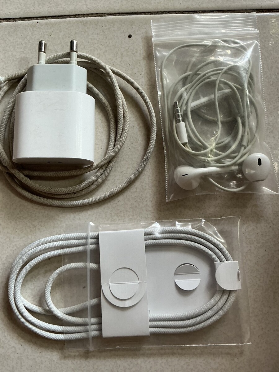 หัวชาร์จ สายชาร์จ iPhone iPad แท้ มือสอง 