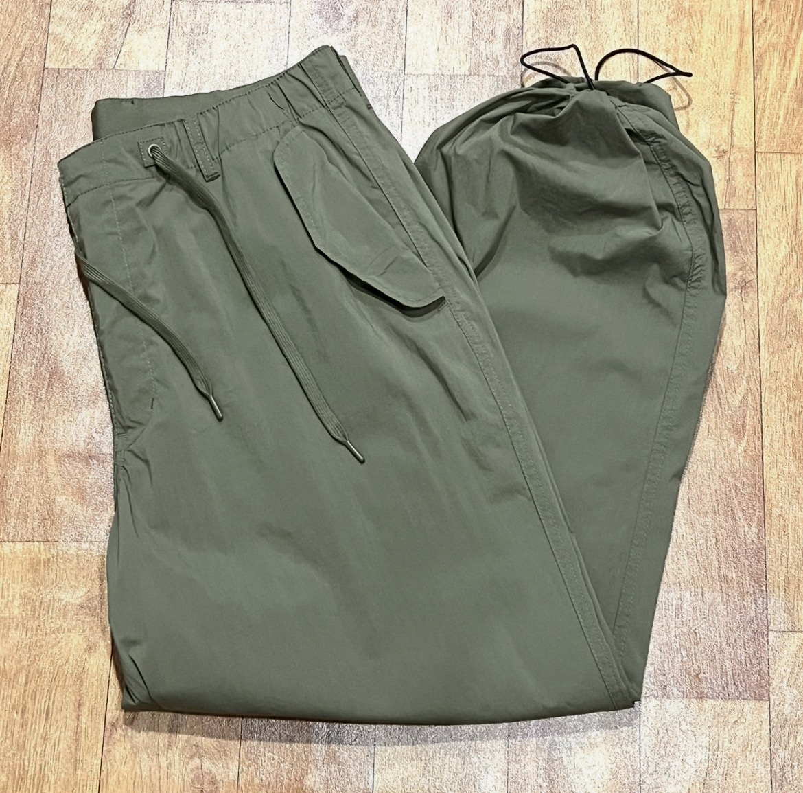 กางเกง UNIQLO EZY PARACHUTE PANTS