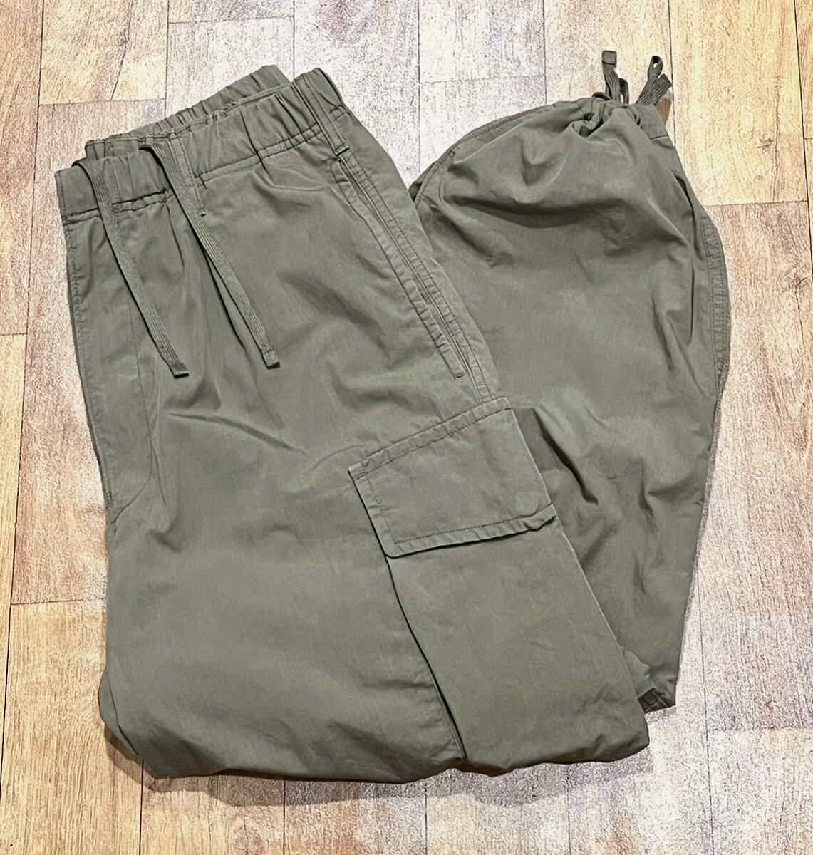 กางเกง UNIQLO U  Wide Fit Parachute Cargo Pants