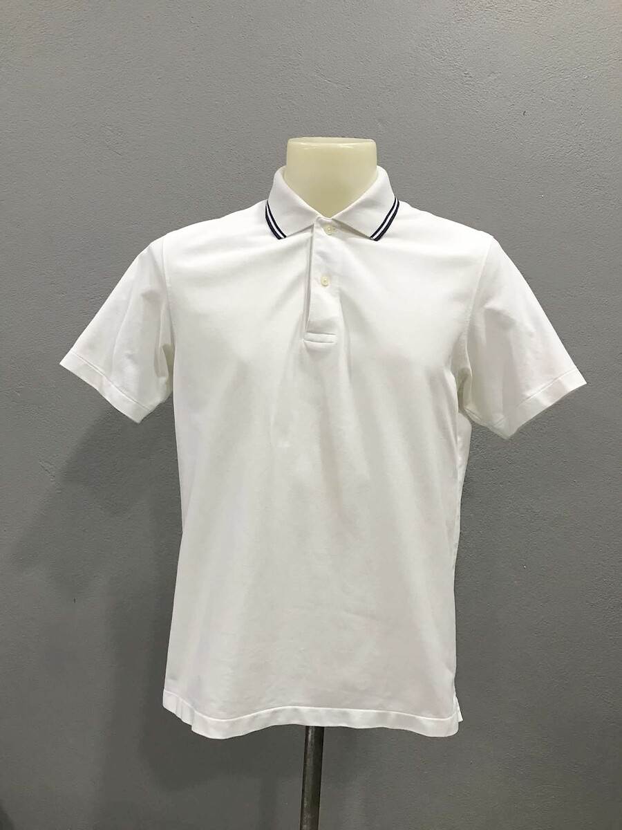 ~ € ~ เสื้อ UNIQLO          180.-