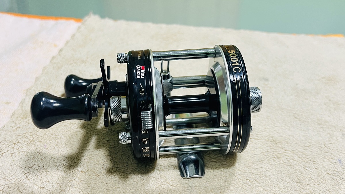 รอกเบท Abu Garcia 5001C ซ้าย 