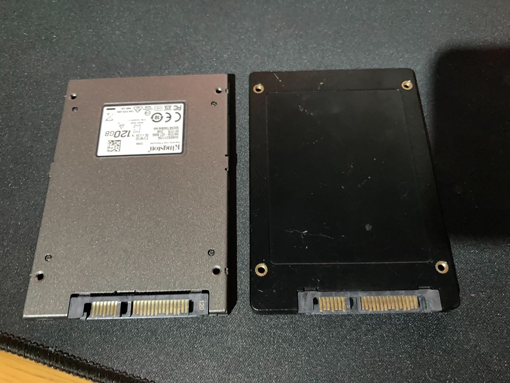 ยี่ห้อดังทั้ง2อัน

ซ้ายมือKingston

ขวามือsilicon power

