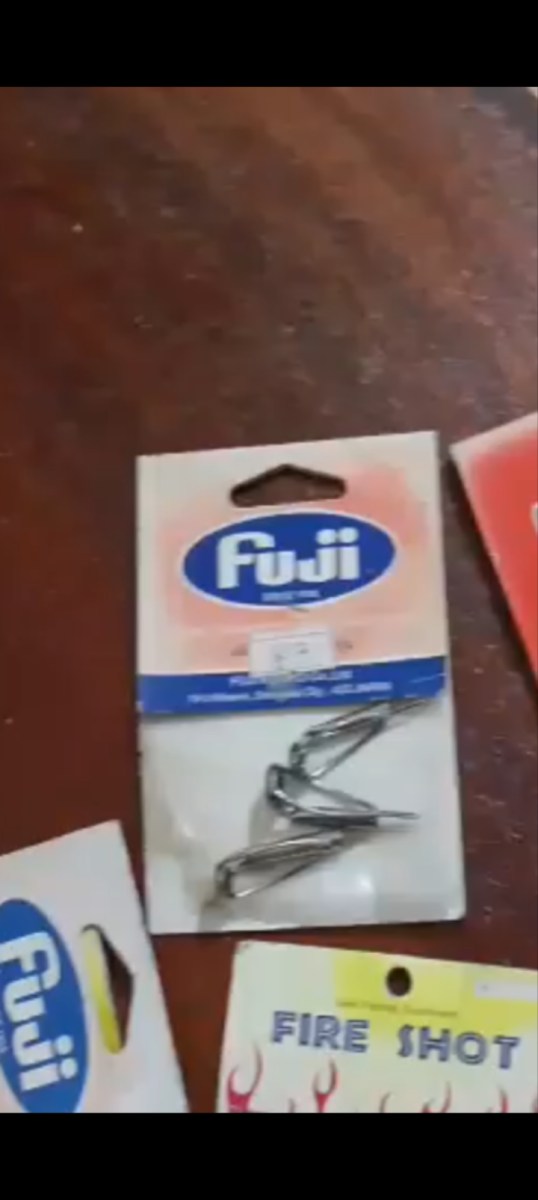 ชุดไปไกด์ fuji 3 ตัวดูแล้วเป็นซิลิคอนมีเงี่ยงกับไม่มีเงี่ยงเบอร์ 3 กว่าๆ
3 ตัว 200