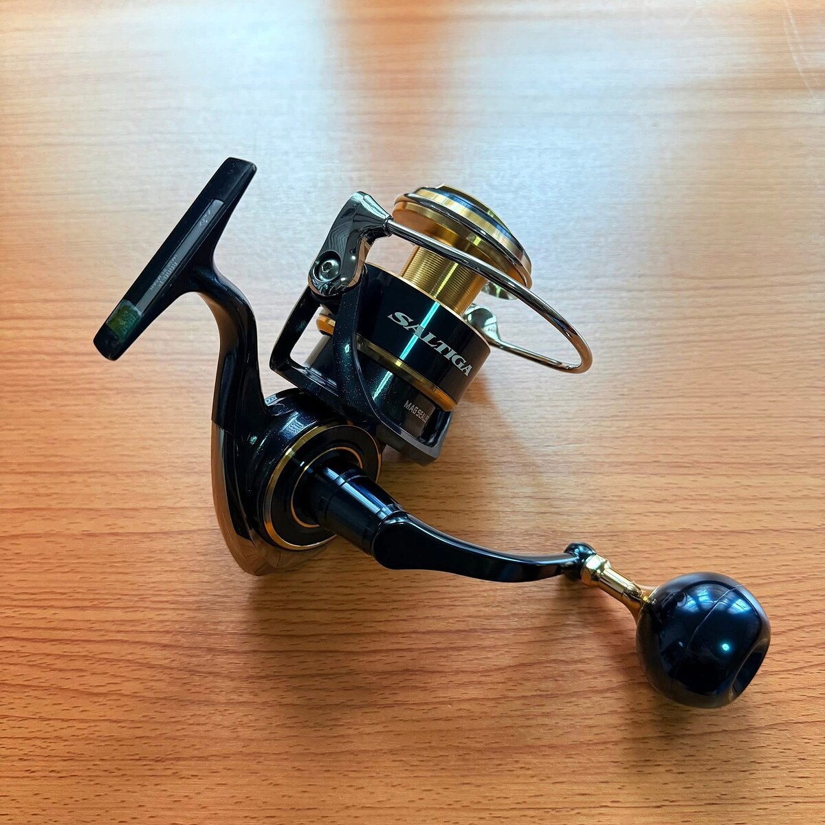  Vาย​รอกสปิน​ Daiwa​ Saltiga​ 8000-P (G) สภาพโครตสวย  กล่อง + อุปกรณ์ครบ