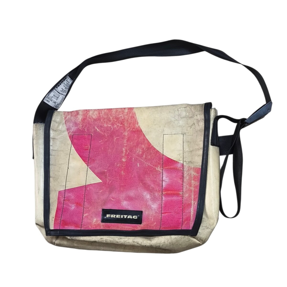 Freitag รุ่น F14 DEXTER ซึ่งเป็นหนึ่งในรุ่น Messenger Bag ยอดนิยม