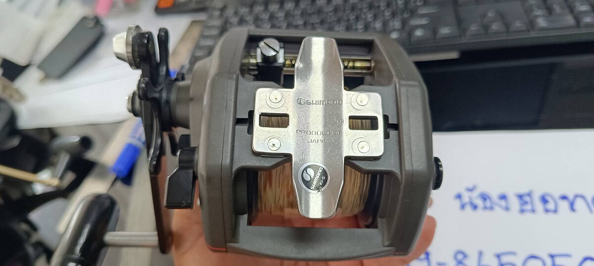 Shimano TITANOS super ES 4000
สาย no./m. 5=370 , 8=300 , 10=220
รอกใช้งานได้ปกติดี  สภาพผ่านการใช้