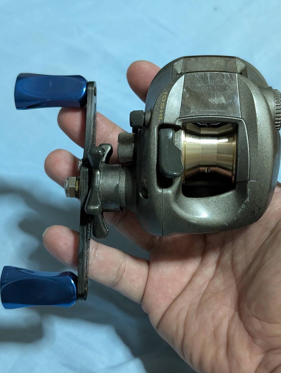 3. รอกเบส Daiwa Procaster-Z 105HL

Magforce V

หมุนซ้าย

รอยใช้งาน  แขนใหม่สวย

ระบบดี

ขา