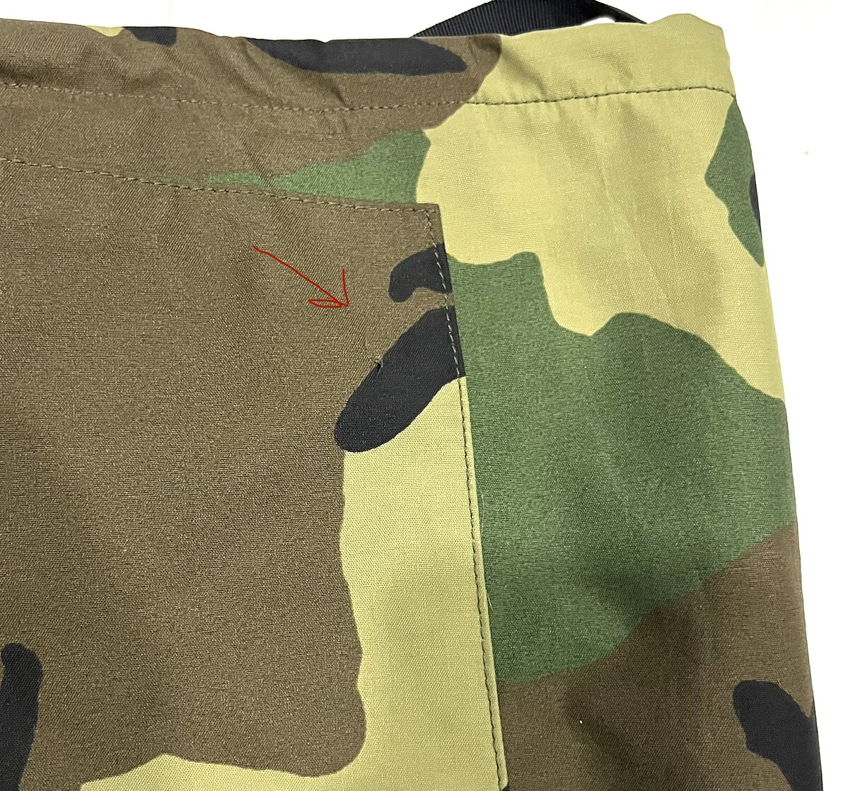 ตำหนิ สามารถซื้อแผ่นผ้ากันน้ำปะด้านในได้ครับ มีขายในแอปส้มครับ