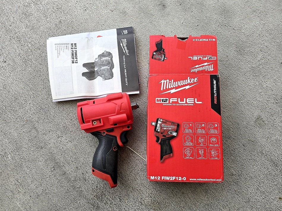 ♠♠♠ MILWAUKEE บล็อกกระแทกไร้สาย รุ่น M12 FIW2F12-0 ( SOLD OUT ) ♠♠♠