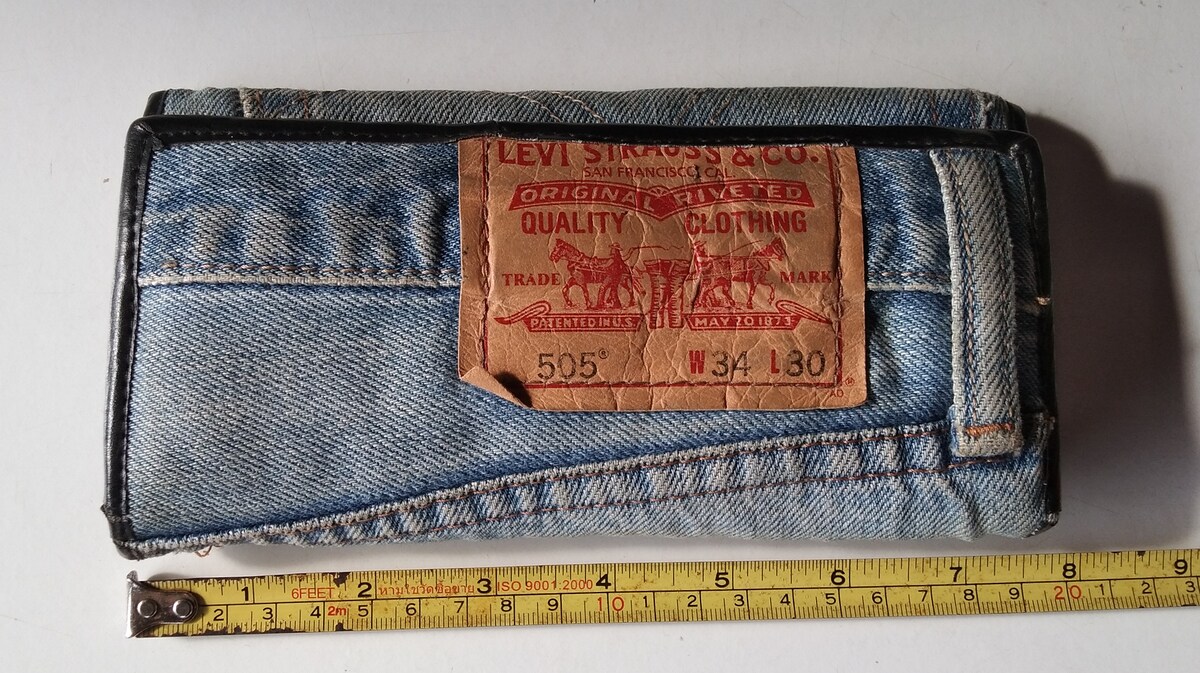 กระเป๋ากระเป๋าสตางค์ Levi's ลด