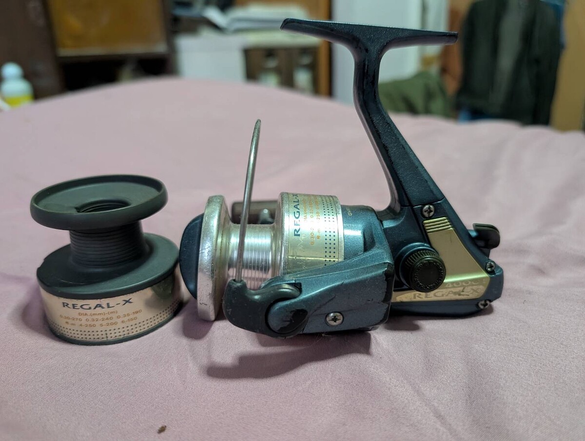 รอกสปิ้น Daiwa Regal-X  4000UT  