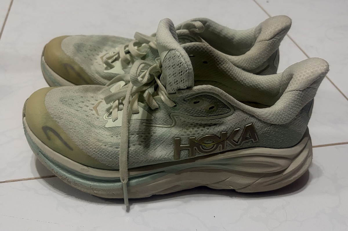 Hoka Clifton 10.  ใส่ตอนผอมเท้าเล็กค่ะ ตอนนี้โตนิดหน่อย