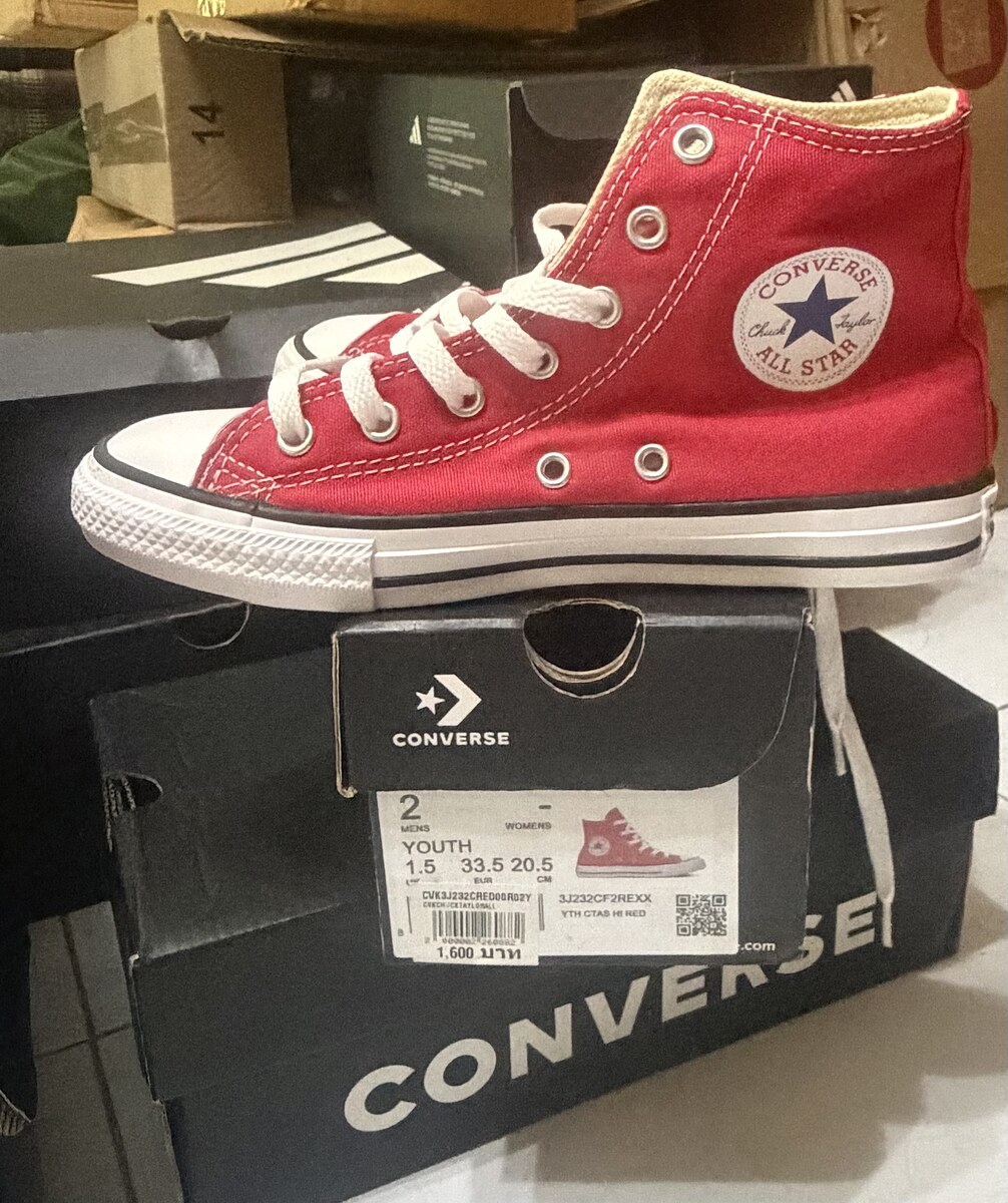 Converse. ความยาวเท้าประมาณ 20 cm.  เด็กโตหน่อ