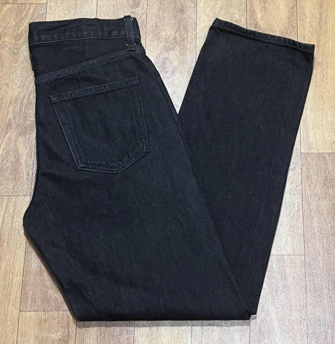 >>> กางเกงยีนส์ UNIQLO BLACK JEANS <<<