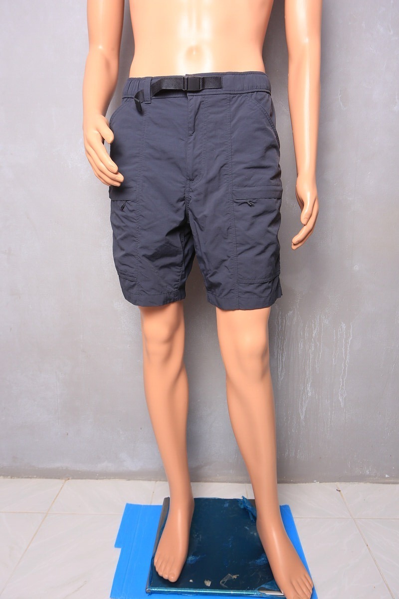 กางเกงขาสั้นผ้าแห้งไว Men's UNIQLO Geared 100% Nylon Size 76-84 cm