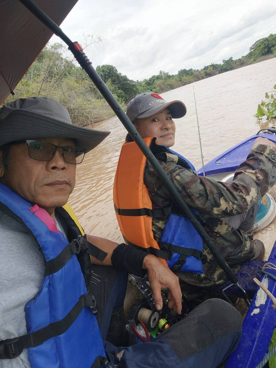 ทีมงานเรือพลาสติก8ฟุตคับ