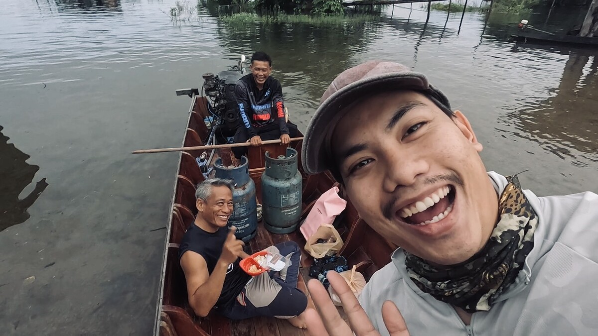 ผมและพ่อเดินทางจากบ้านมาถึงทองผาภูมิกันในตอนเย็น
ของวันก่อนออกทริป 1 วัน เราพักผ่อนกันให้เต็มอิ่ม
