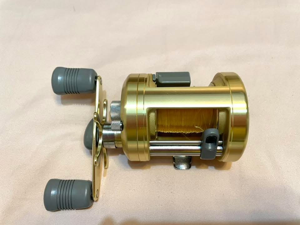 ขายรอกShimano CT400 A