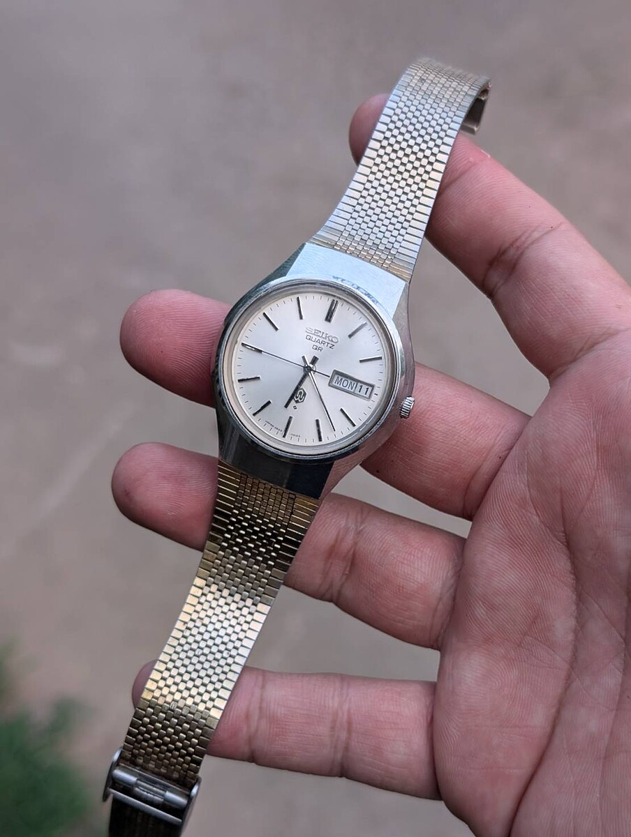 2.นาฬิกา Seiko Quartz QR Japan

สวย  ระบบดี

สายไม่เดิม

หายากครับ สวยครากสิ

หน้า 38 mm รวม