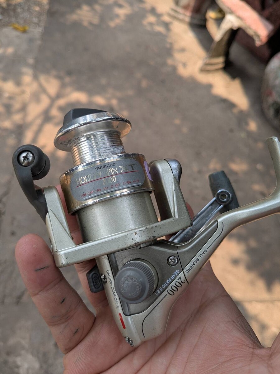 รอกสปิ้น Shimano Holiday Spin XT 2000  