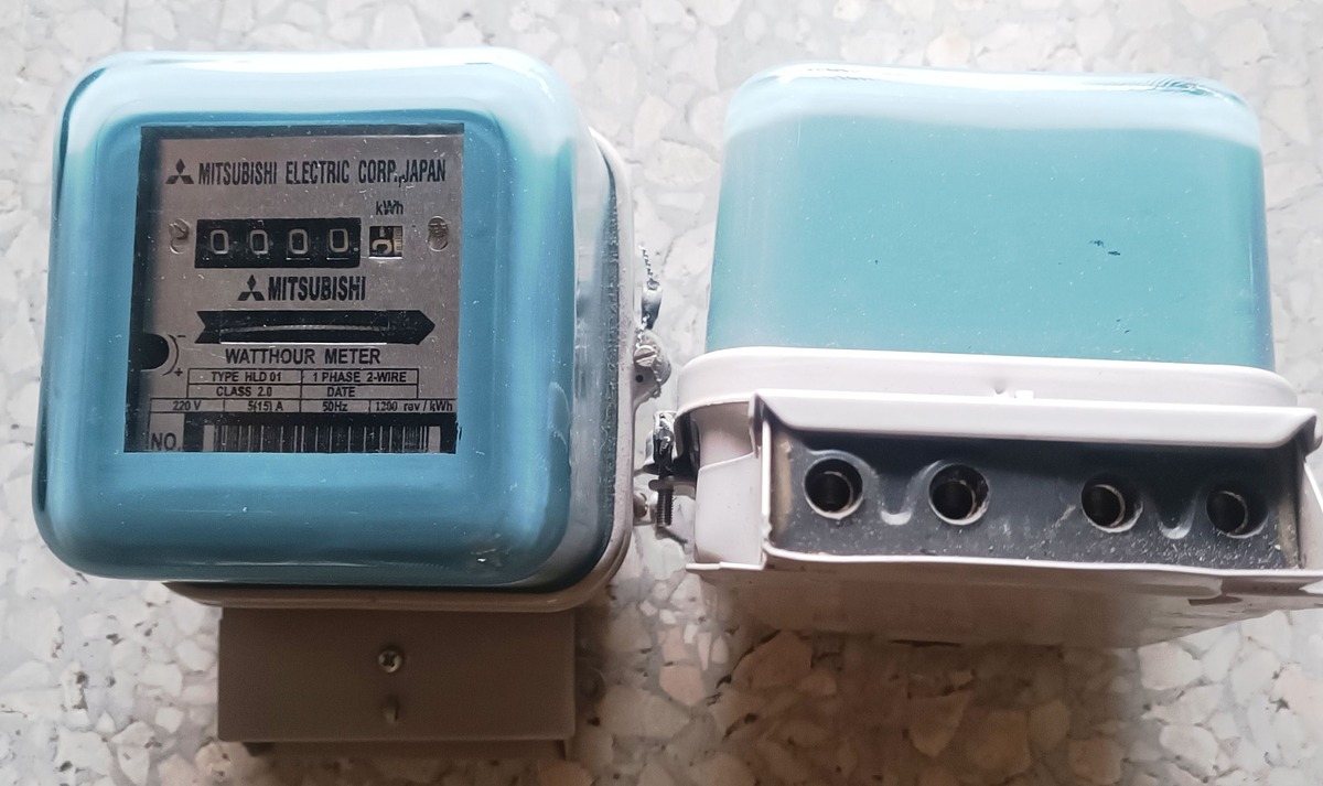 มิเตอร์ไฟฟ้า 5(15) AMP  (MITSUBISHI)

มี   2  อัน   ขาย   150บ./อัน
