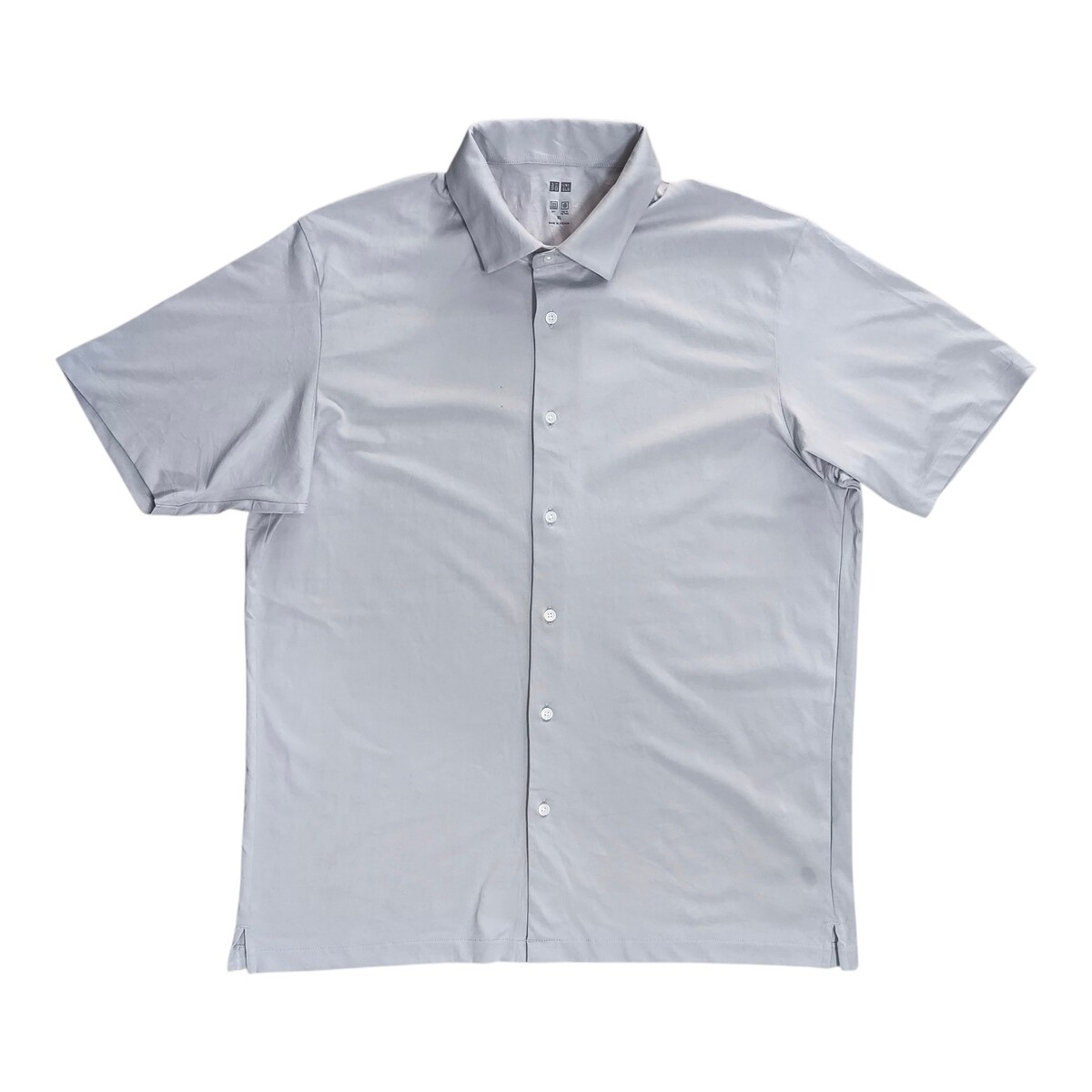 Uniqlo AIRism สีเทาอ่อน ทรงเชิ๊ตกรมเข้มสวยใหม่มาก อก46นิ้ว