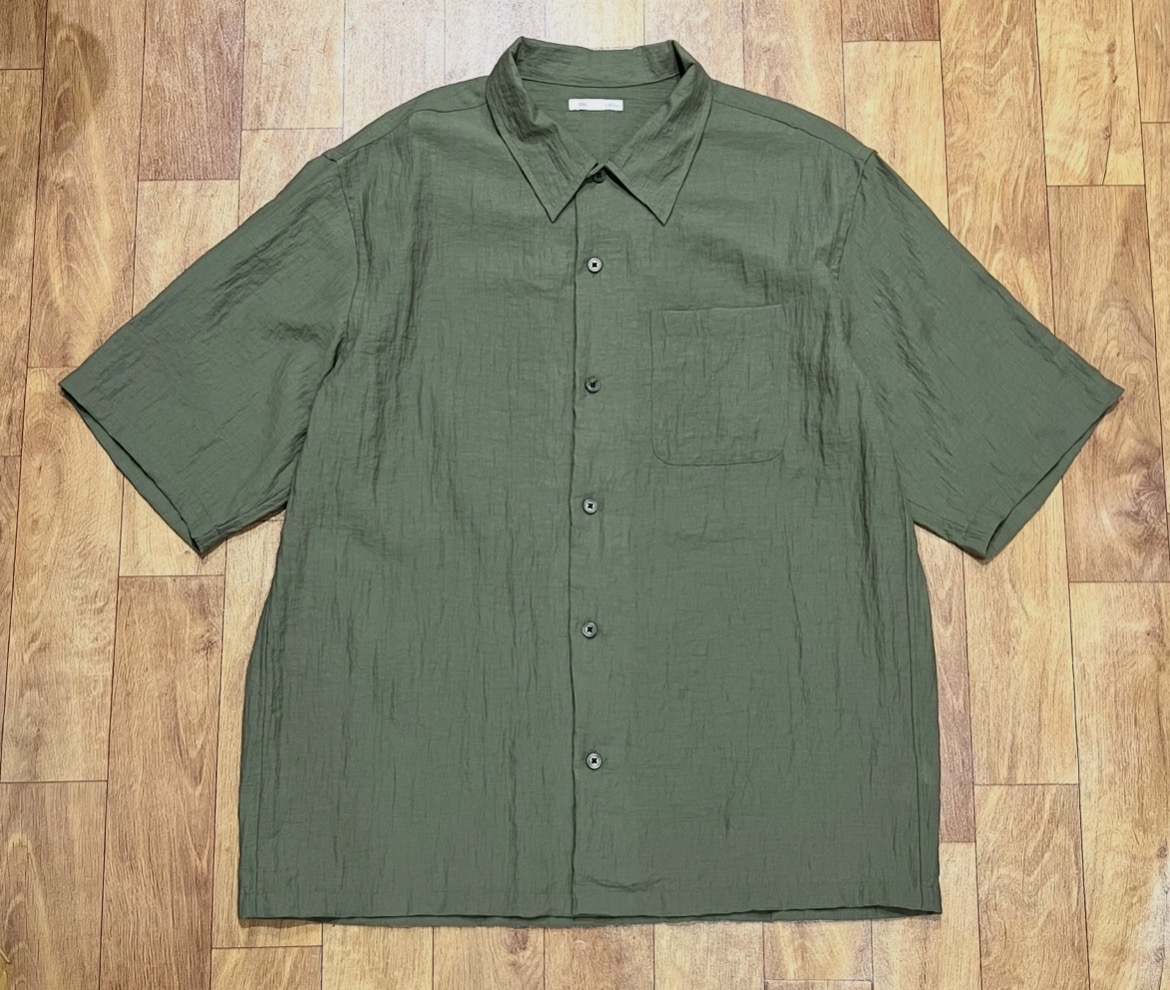 เสื้อเชิ้ตแขนสั้น GU TEXTURED SHIRT