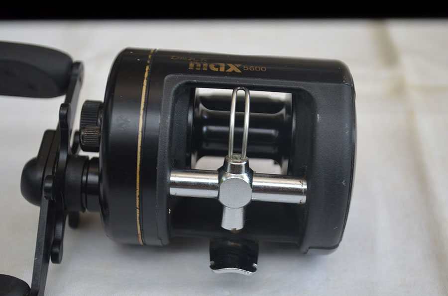 ABU 5600 Black Max .. รอกเฟรมเดี่ยว หน้าแคบ คลิ๊กเสียง